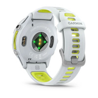 Смарт-годинник Garmin Forerunner 970 з титановим безелем, корпусом кольору білого каменю і біло-жовтим ремінцем