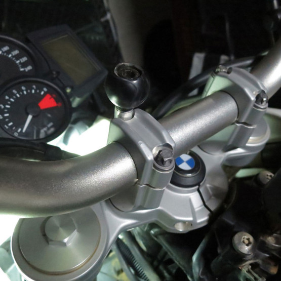 Крепление RAM Mounts Motorcycle Handlebar Clamp Base with M8 Bolts RAM-B-367U